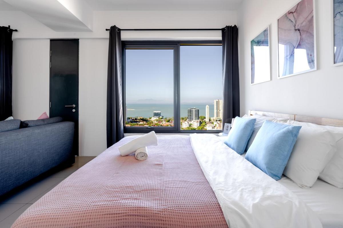 De Pastel Studio - SeaView at 218 Tropicana NEAR Komtar Food Heaven with Netflix & TV Box - Housity