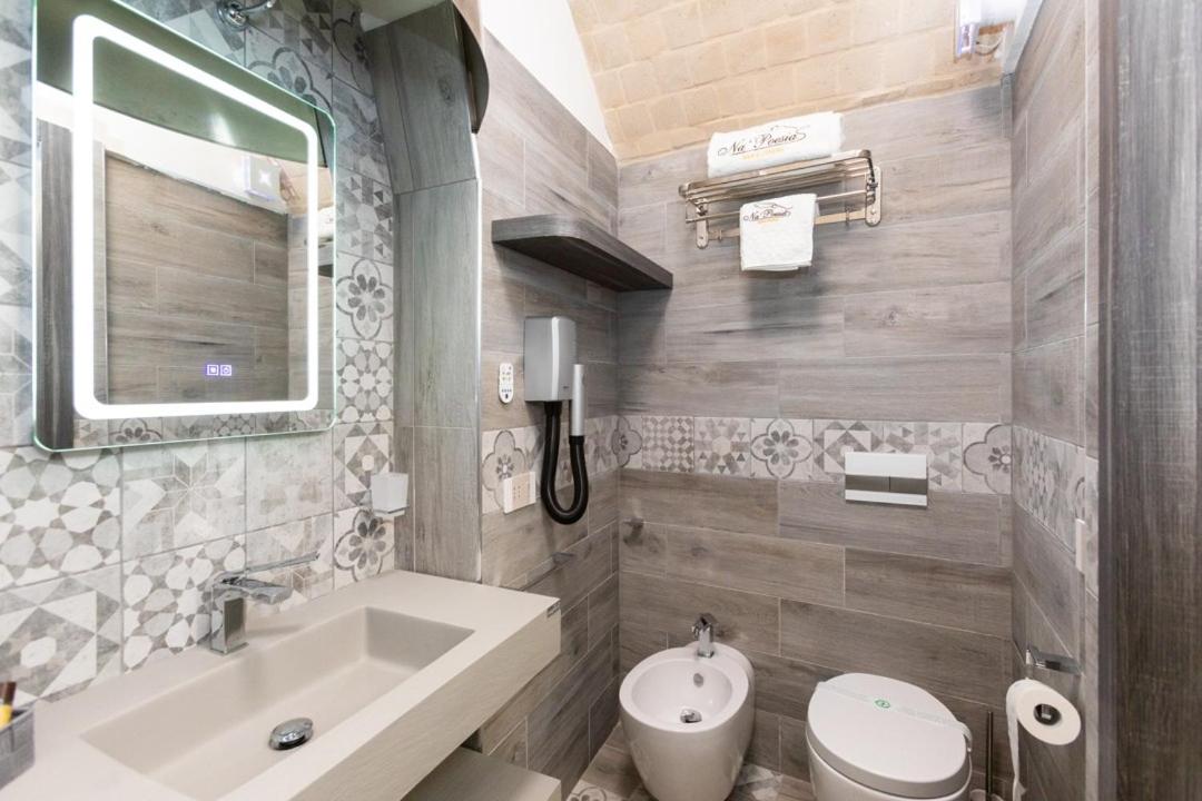 Suite Na' Poesia Santa Chiara ZTL - Housity