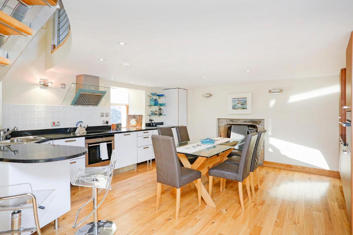 JOIVY Unique Mezzanine Apartment in St Andrews - Housity