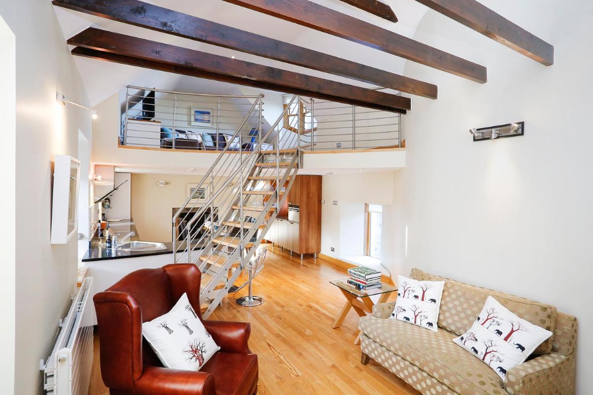 JOIVY Unique Mezzanine Apartment in St Andrews - Housity