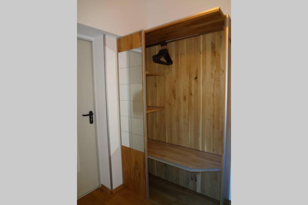 Charmante rustikale Jägersuite mit el Kamin H2O Therme Oberhof - Housity