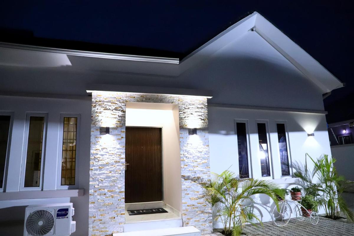 GAZANIA CLASSIC SUITE, RHODABODE APT. - Housity