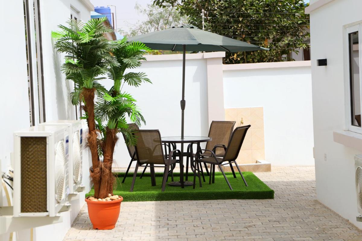 GAZANIA CLASSIC SUITE, RHODABODE APT. - Housity
