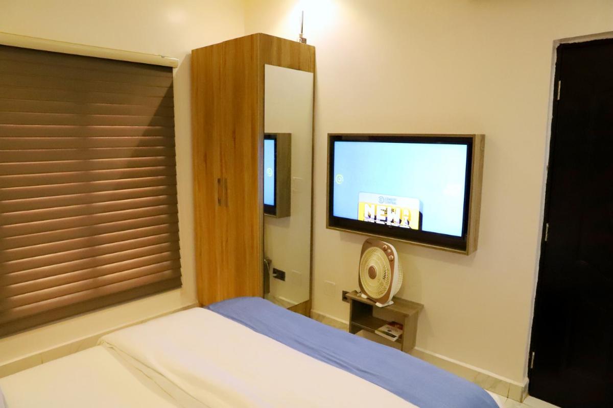 LOTUS EXECUTIVE SUITE, RHODABODE APT. - Housity