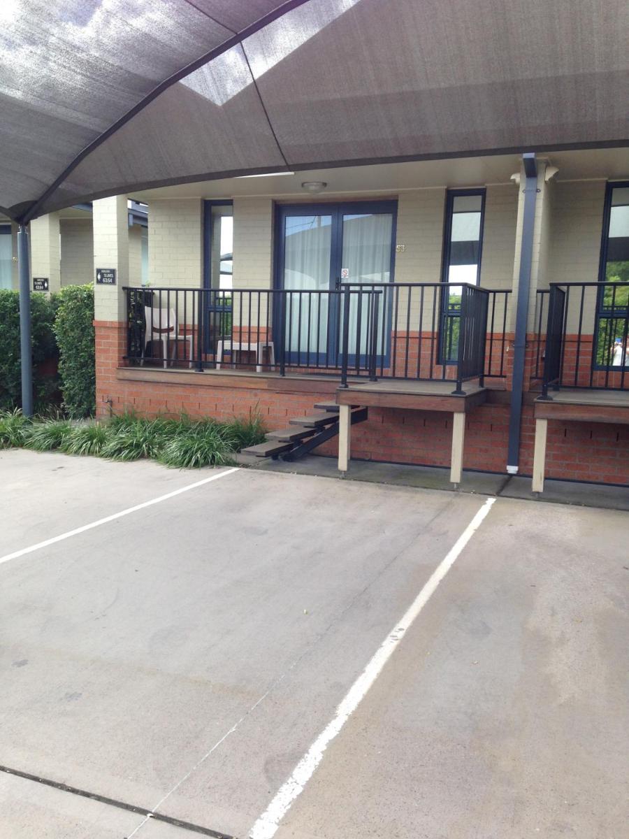 Francis Phillip Motor Inn and The Lodge - Housity
