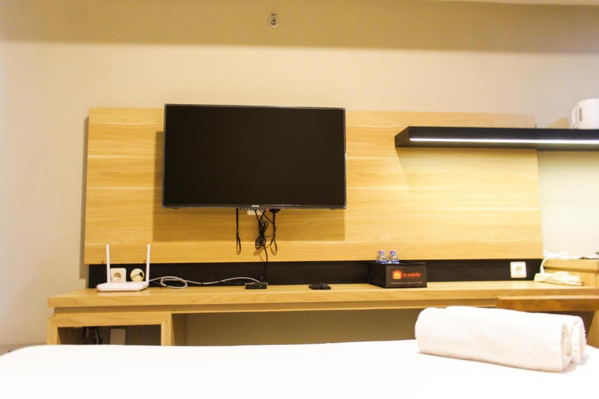 Cozy and Comfortable Studio (No Kitchen) Apartment at Mustika Golf Residence By Travelio - Housity