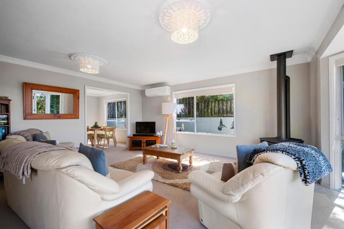 Krissell Castle - Acacia Bay Holiday Home - Housity