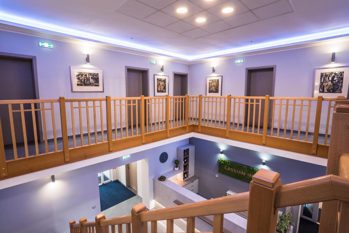 Cassian Inn - Housity