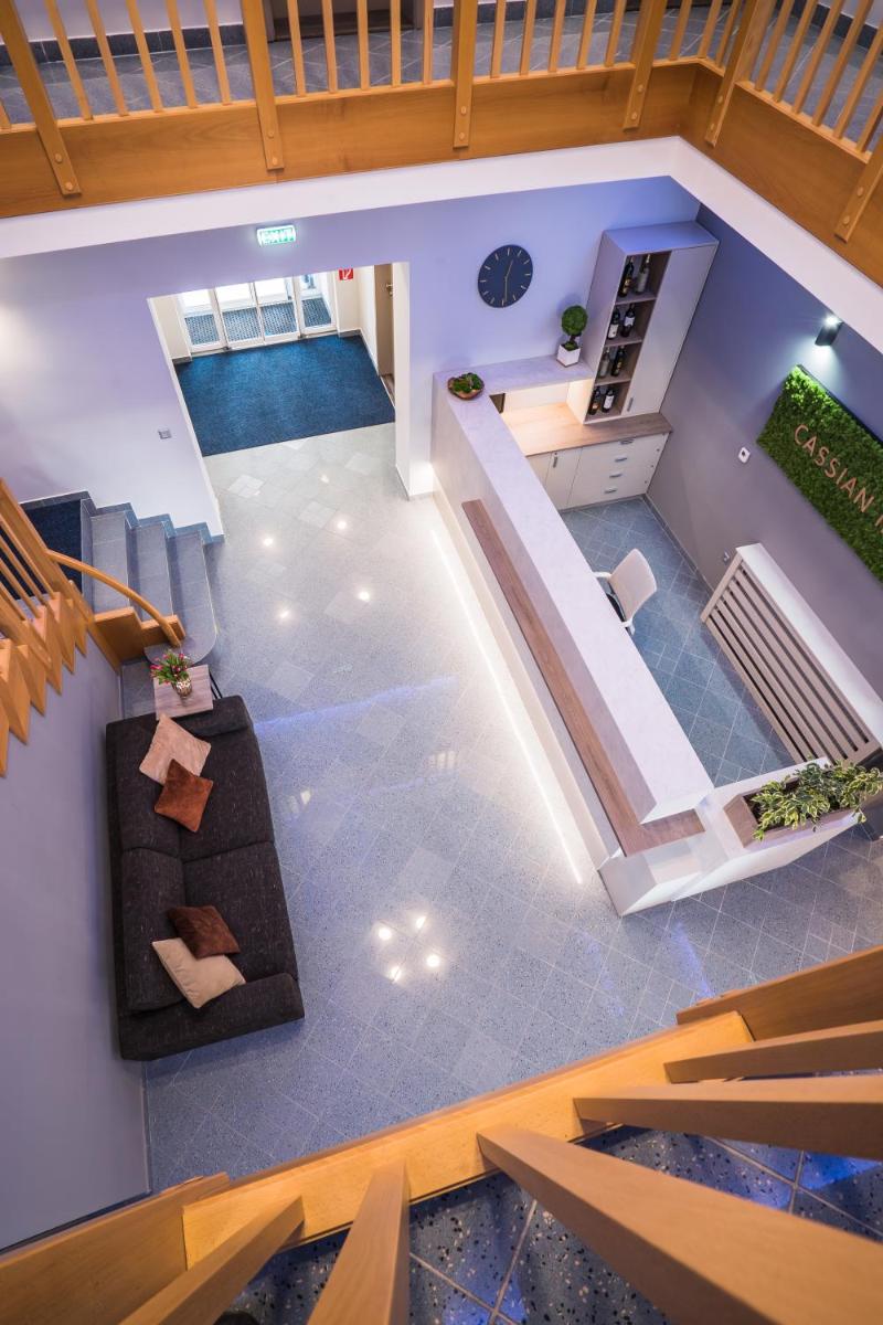 Cassian Inn - Housity