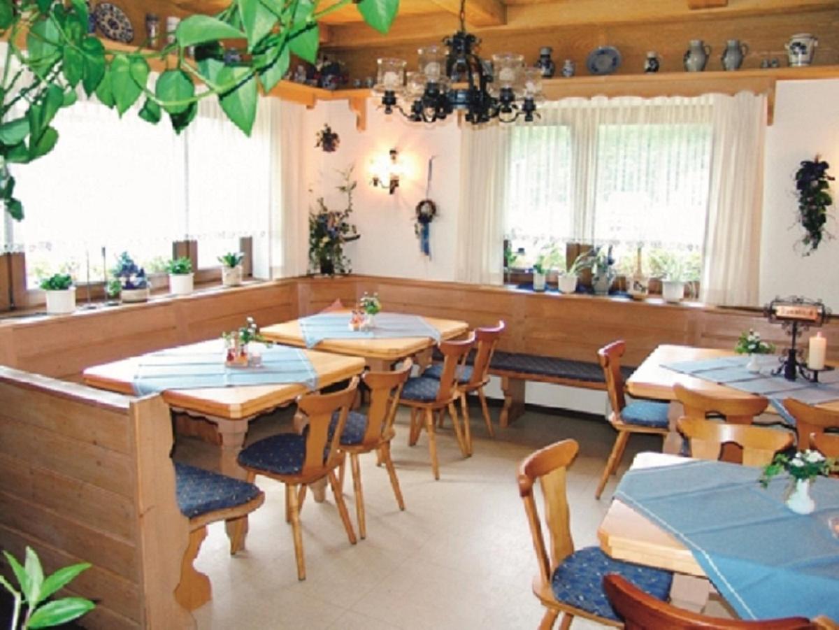 Landhaus-Pension Zum Waffenschmied - Housity