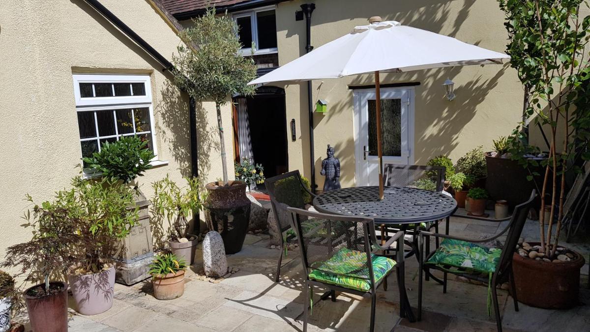The Hanging Gate Coach House - Housity