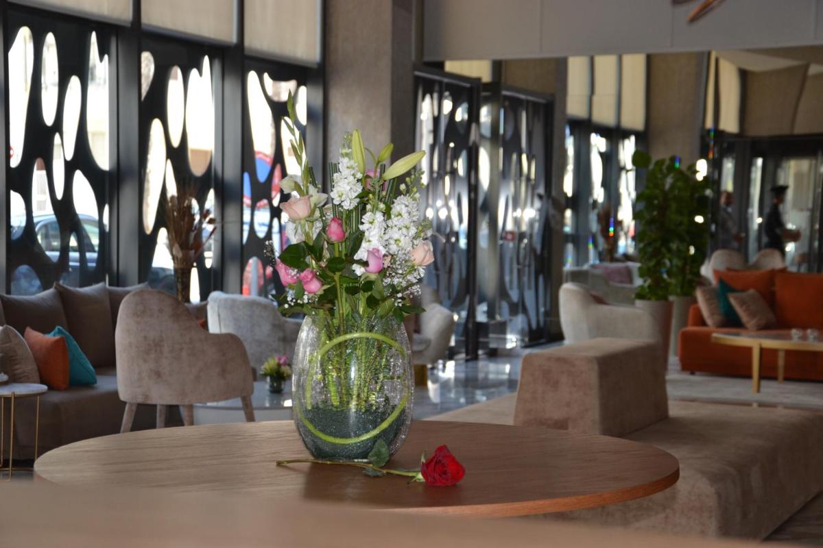 Flower Town Hotel & Spa - Housity