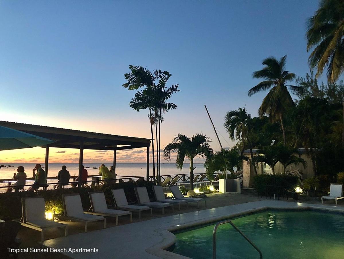 Tropical Sunset Beach Apartment Hotel - Housity
