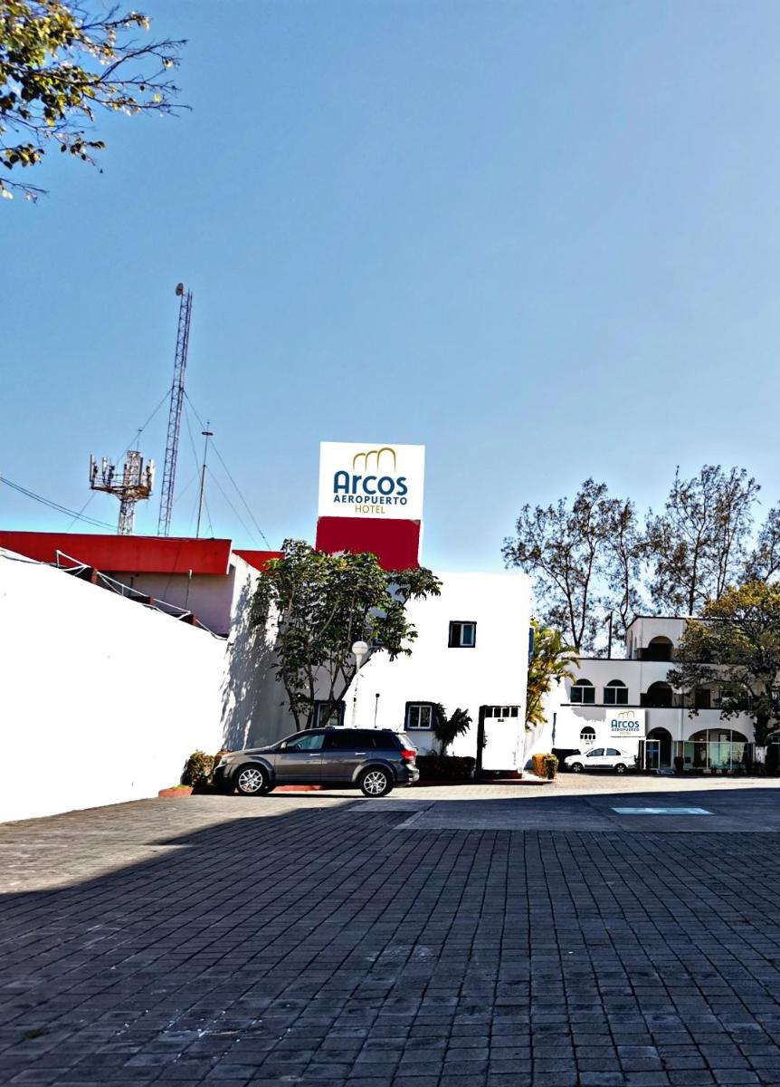 Hotel Arcos Aeropuerto - Housity