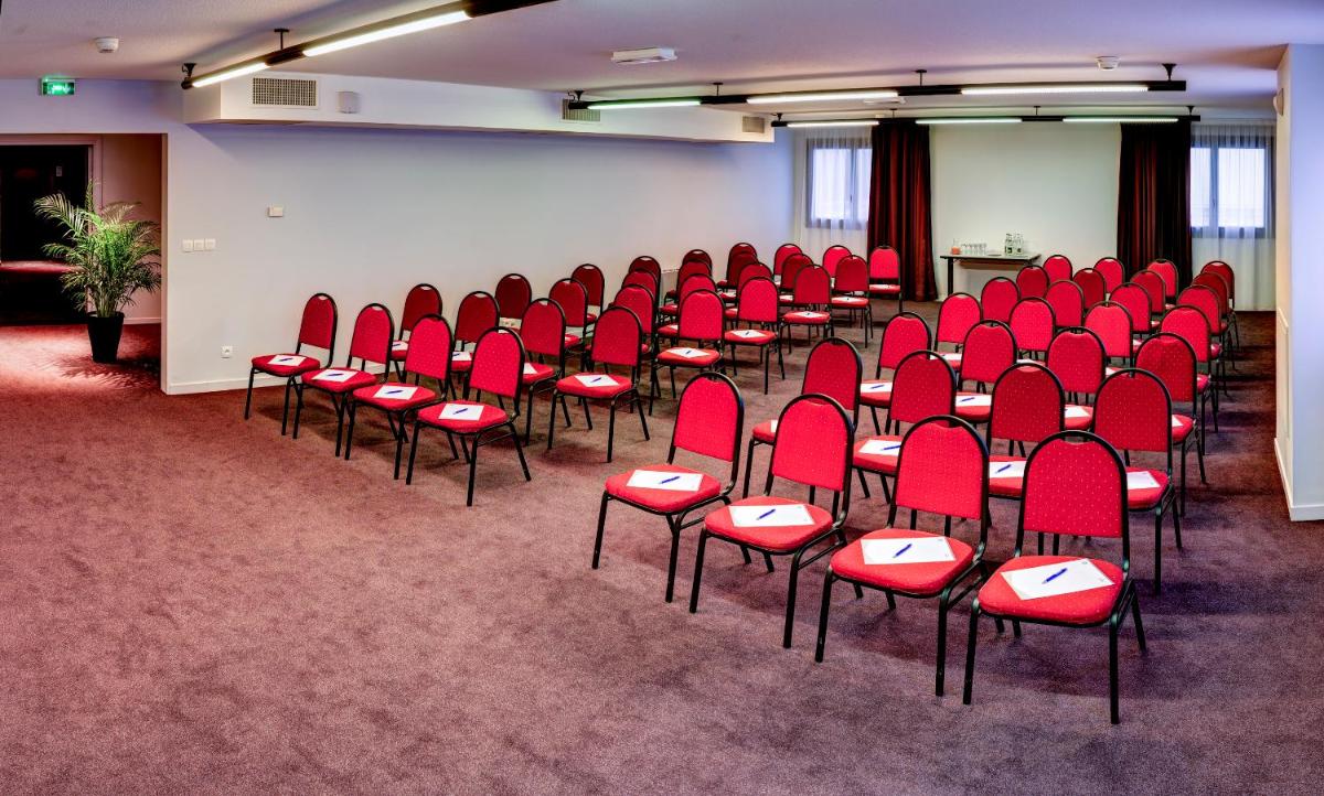 Espace de conférence ou salle de réunion dans l'établissement Best Western Plus Hôtel & Spa de Chassieu