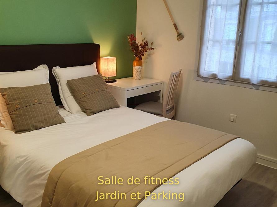 LA MARINA-Center-Parking-StationtoParis - Housity