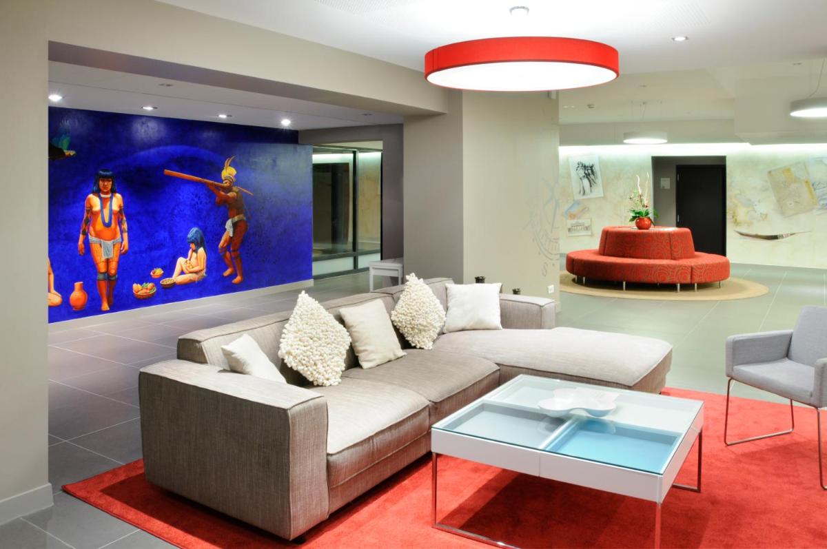 Coin salon dans l'établissement Best Western Plus Hôtel & Spa de Chassieu