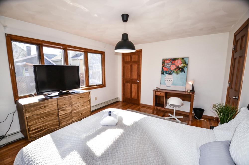 Fox Point Private Beds Long term - Housity