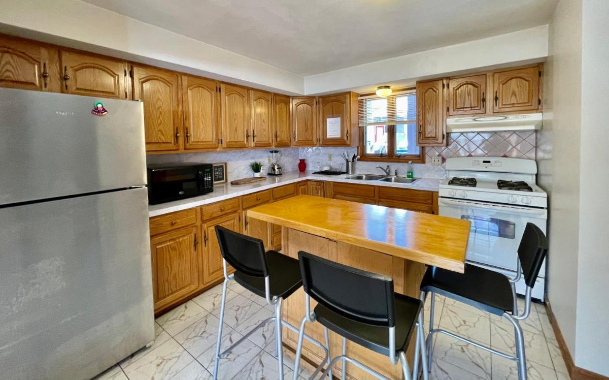 Fox Point Private Beds Long term - Housity