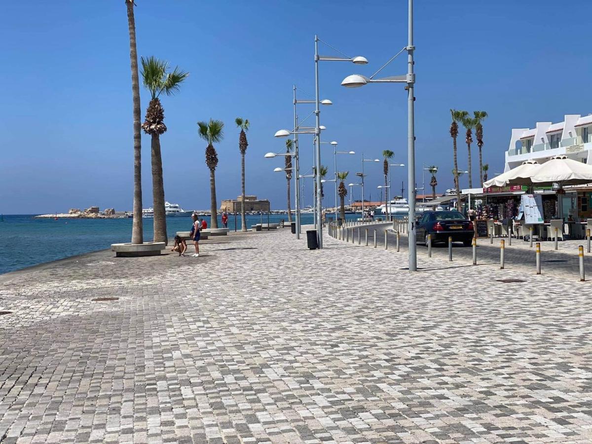 Beachside Apartment in Kato Paphos Lighthouse 81 - Housity