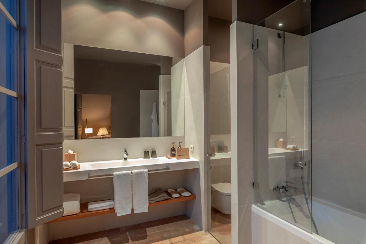 Un baño de Hotel Can Cera