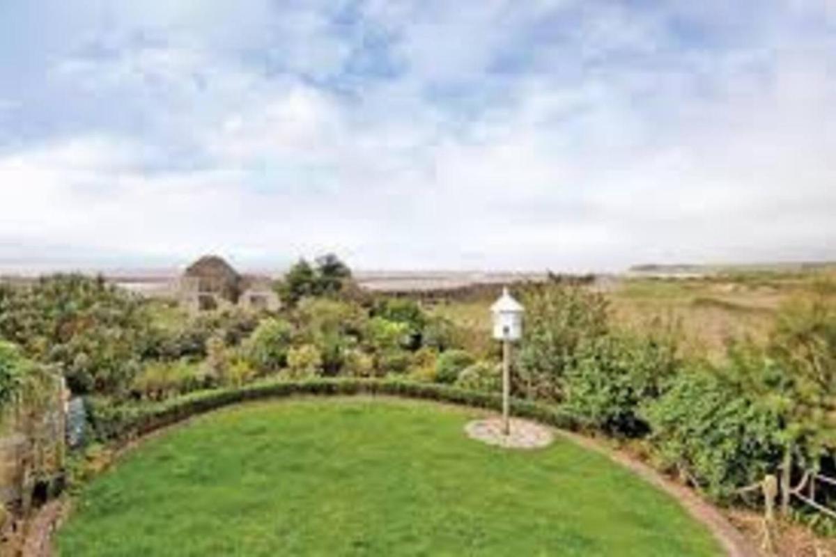 1-Bed Cottage on Coastal Pathway in South Wales - Housity