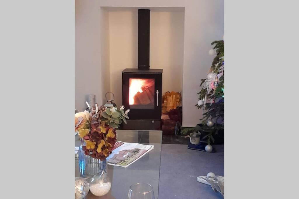 Exclusive 5 Bed Family House in Village Location - Housity