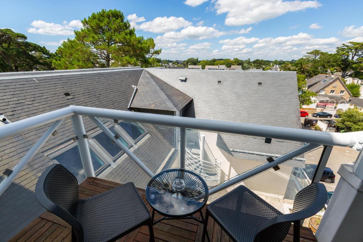Balcon ou terrasse dans l'établissement Le Diana Hôtel & Spa