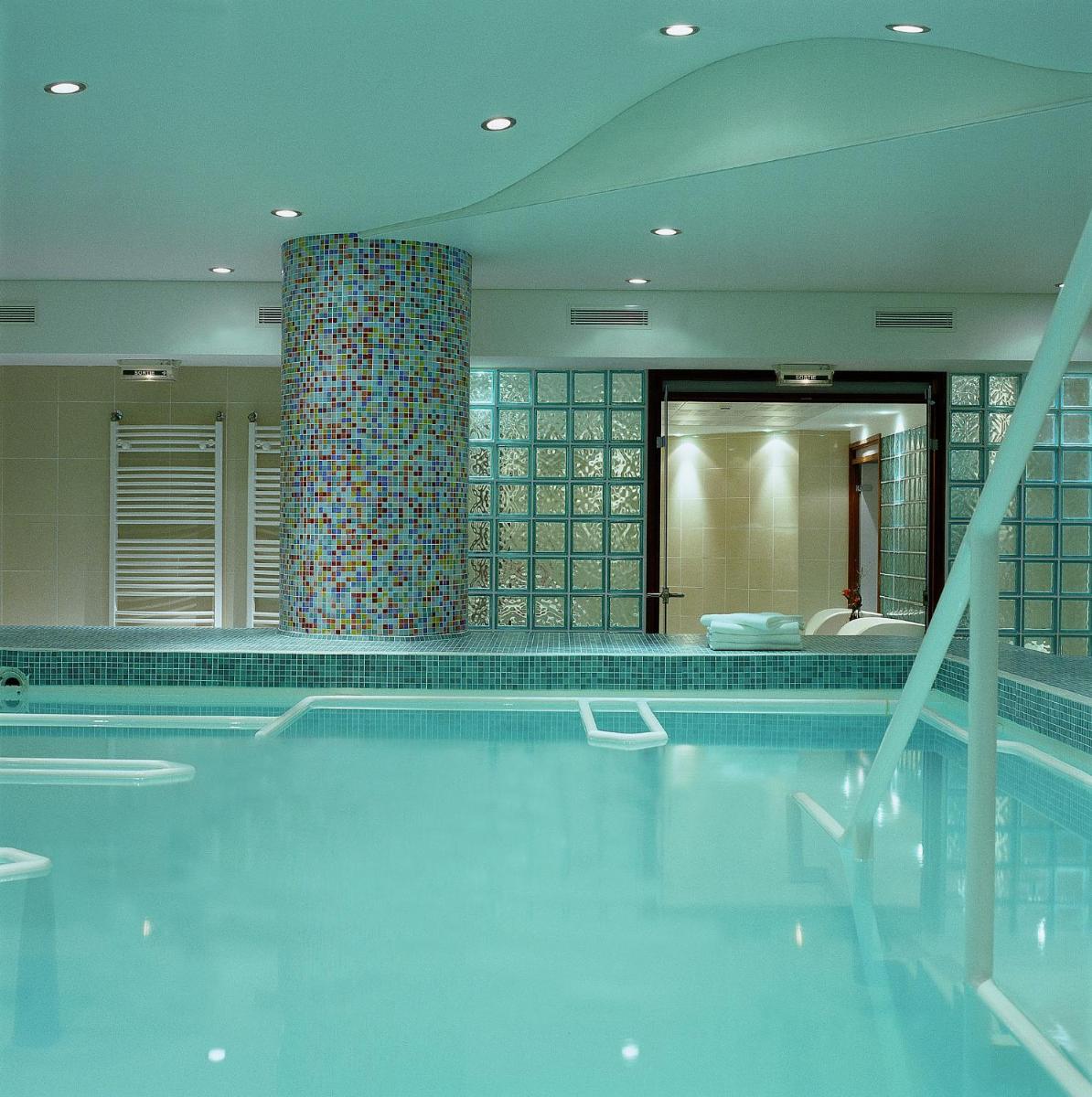 Piscine de l'établissement Sofitel Biarritz Le Miramar Thalassa ou située à proximité