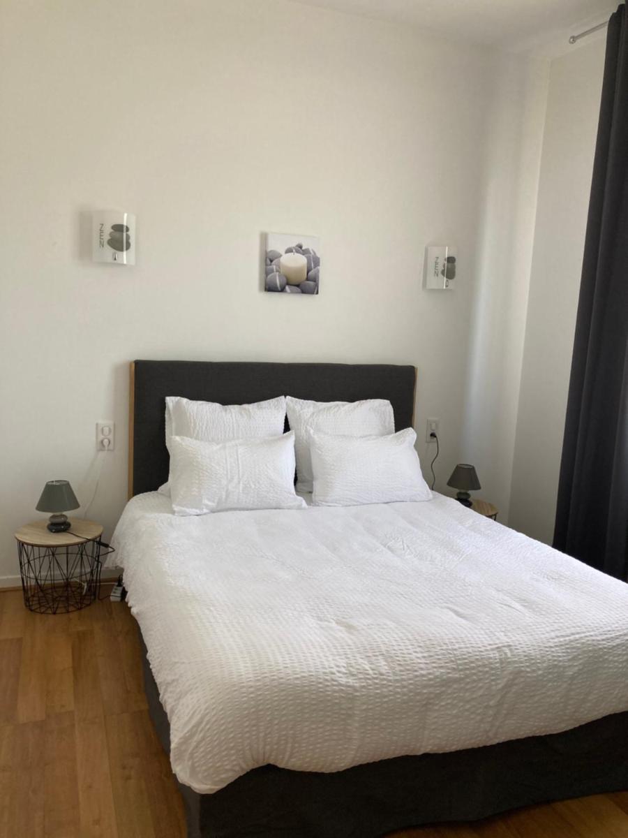Appart Aux deux Colombes avec Balcon et Garage - Housity
