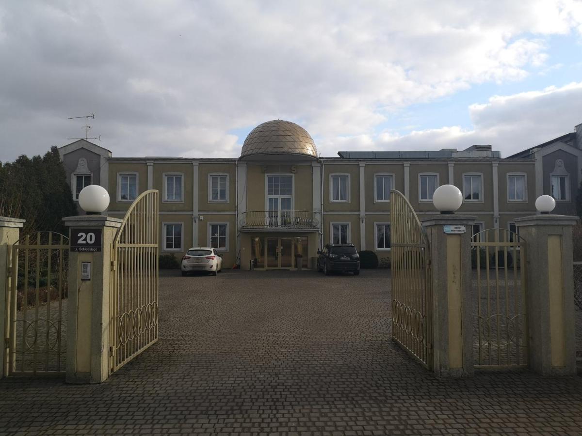 Dworek Sobieskiego - Housity