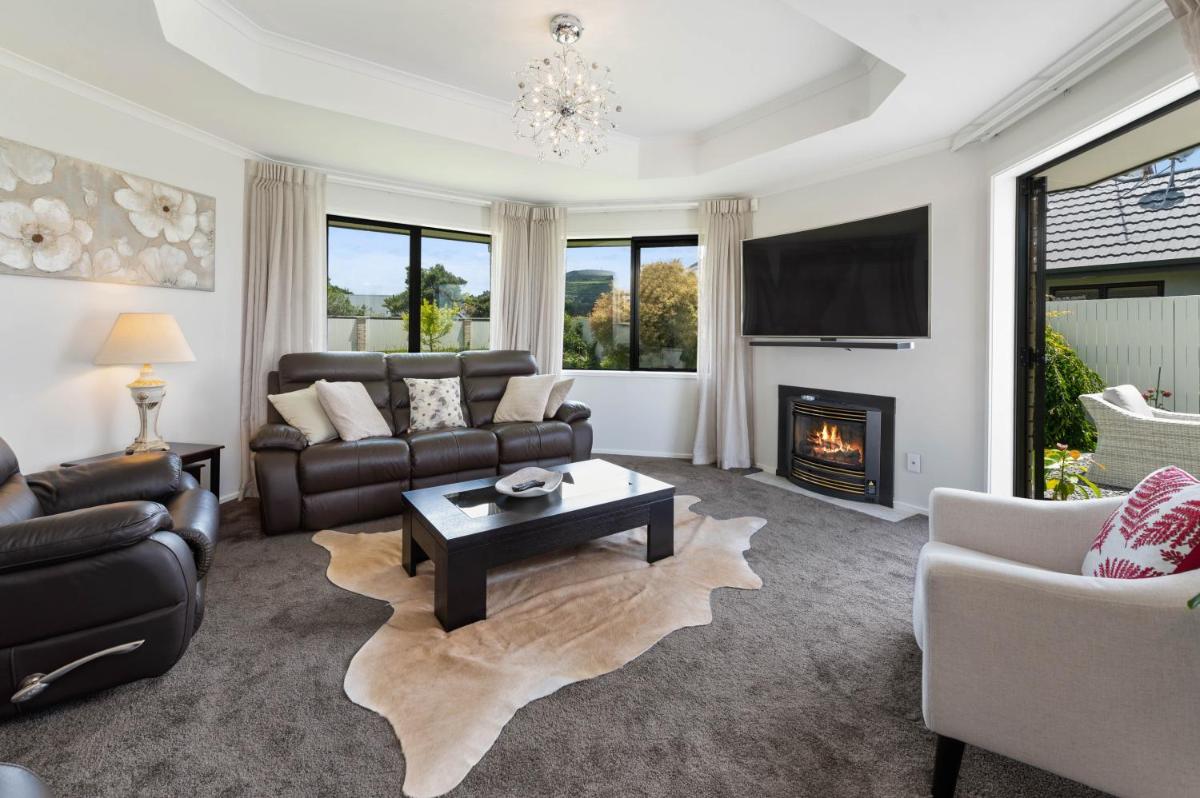 Gemini Shores - Rotorua Holiday Home - Housity