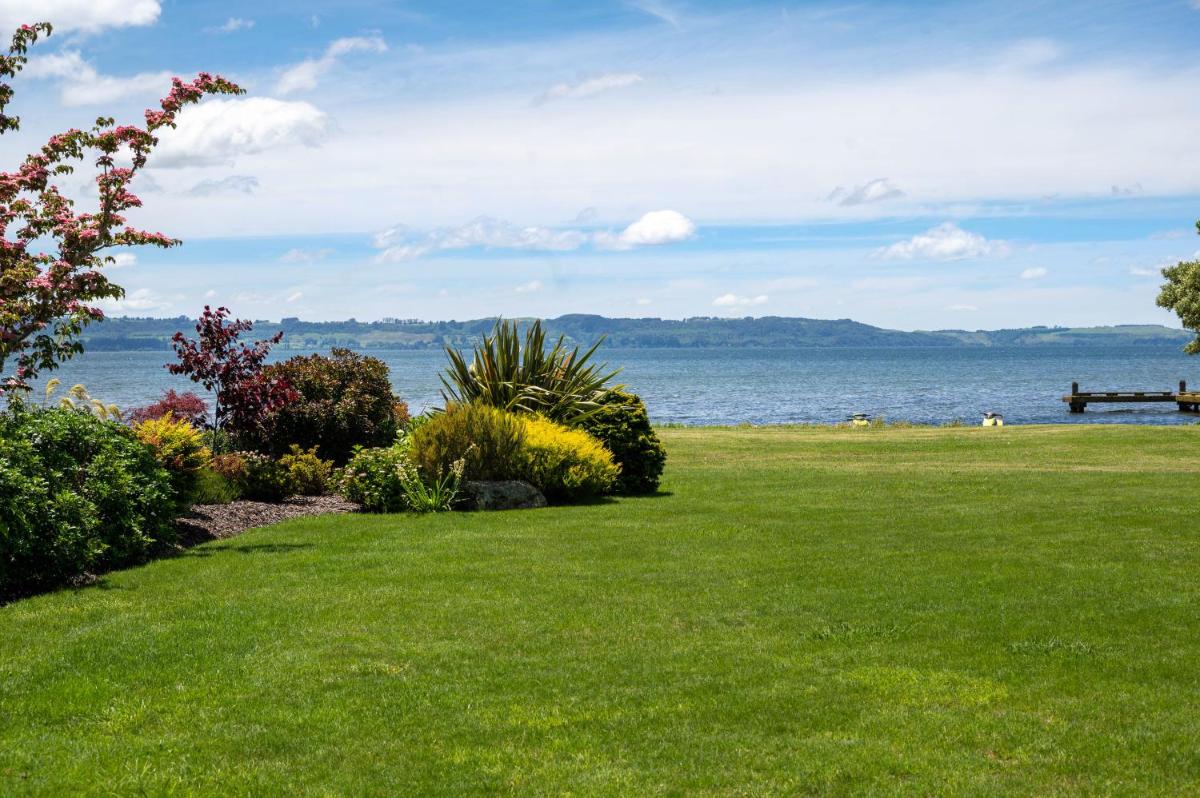 Gemini Shores - Rotorua Holiday Home - Housity