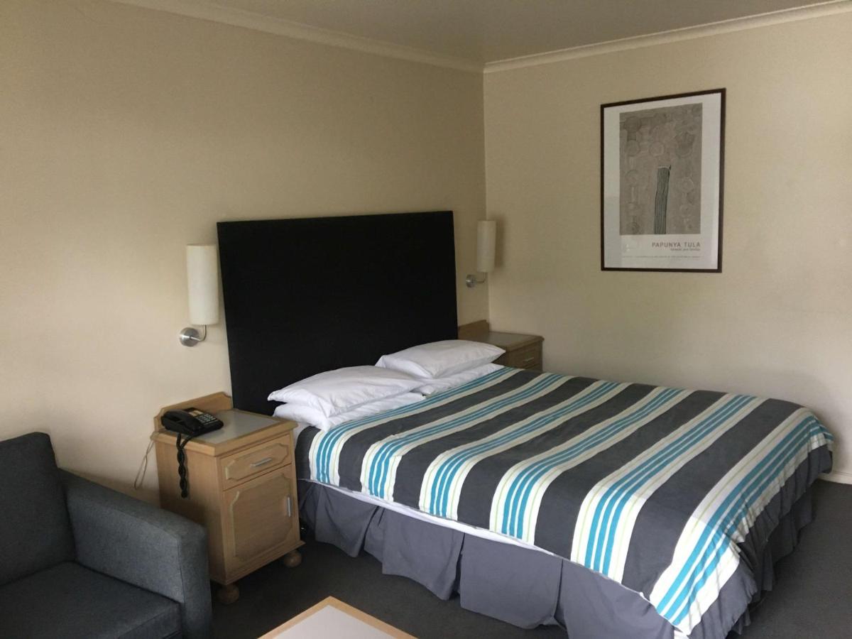 Best Western Plus The Tudor Box Hill - Housity