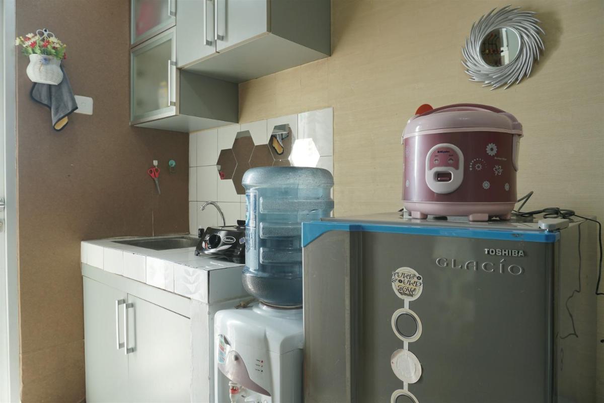Comfort and Strategic Studio Apartment Margonda Residence 2 near UI By Travelio - Housity