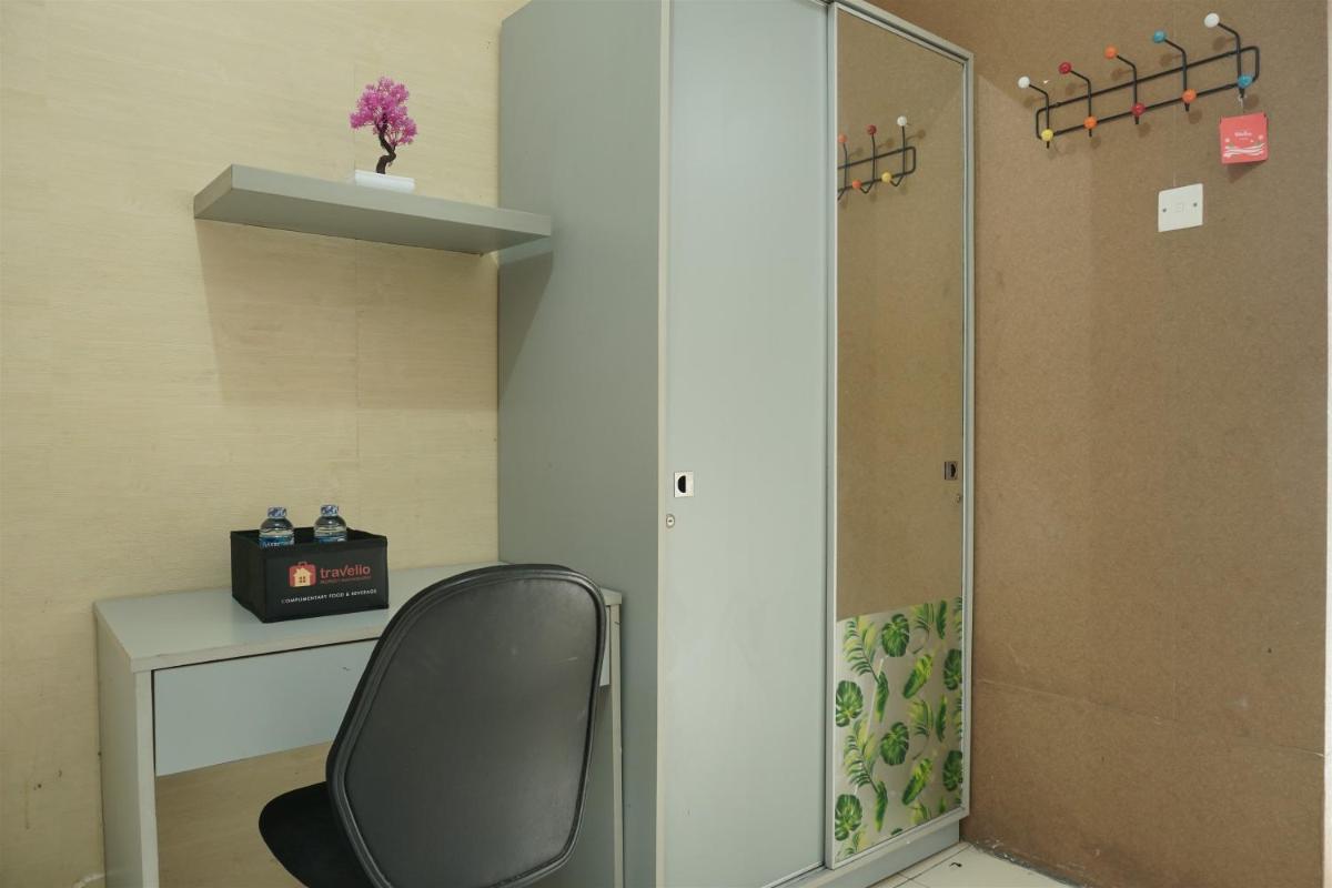 Comfort and Strategic Studio Apartment Margonda Residence 2 near UI By Travelio - Housity