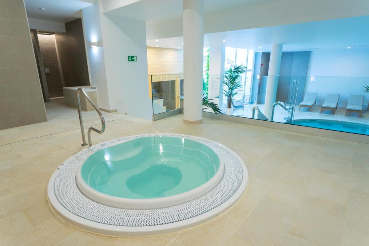 Piscina en o cerca de Parque Nereida Suites Hotel