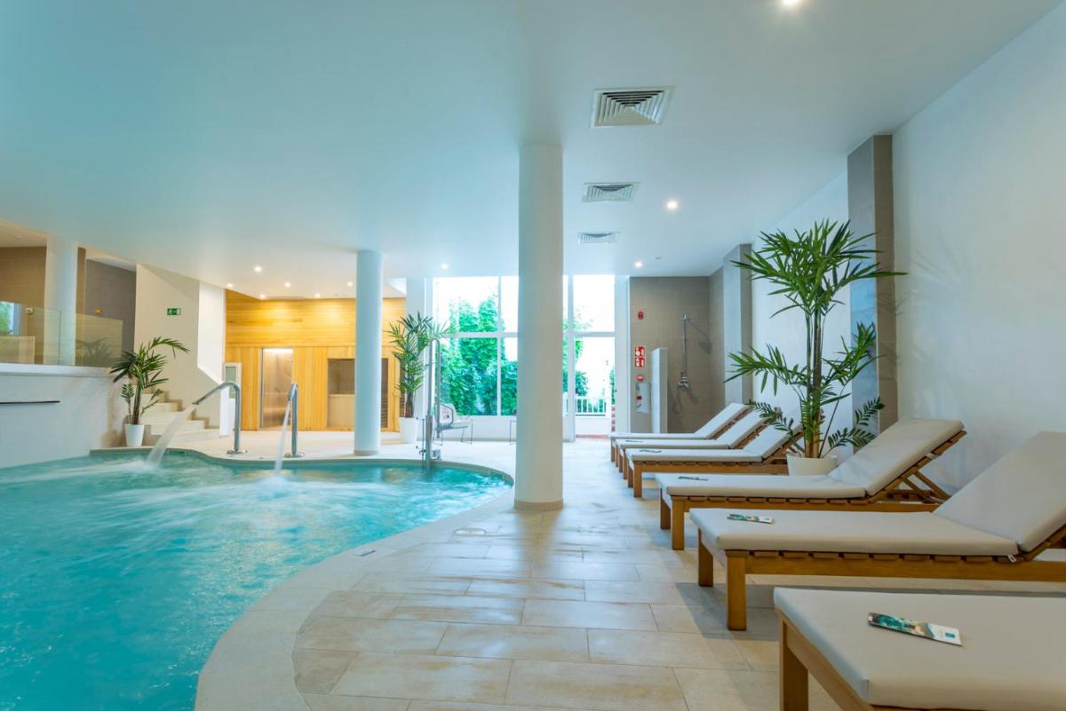 Piscina en o cerca de Parque Nereida Suites Hotel