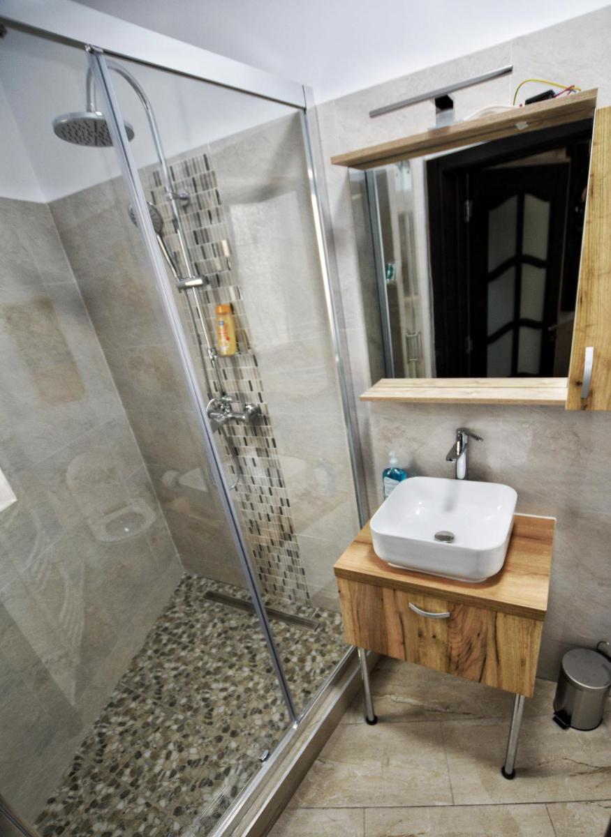 FLORI'S Apartment - Housity