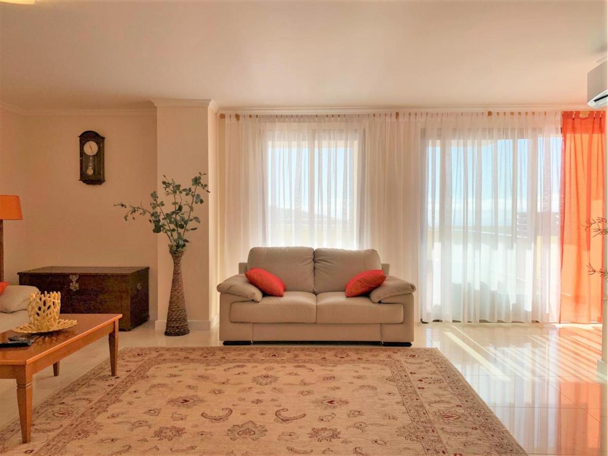 Charming Calheta Plaza Penthouse - Housity