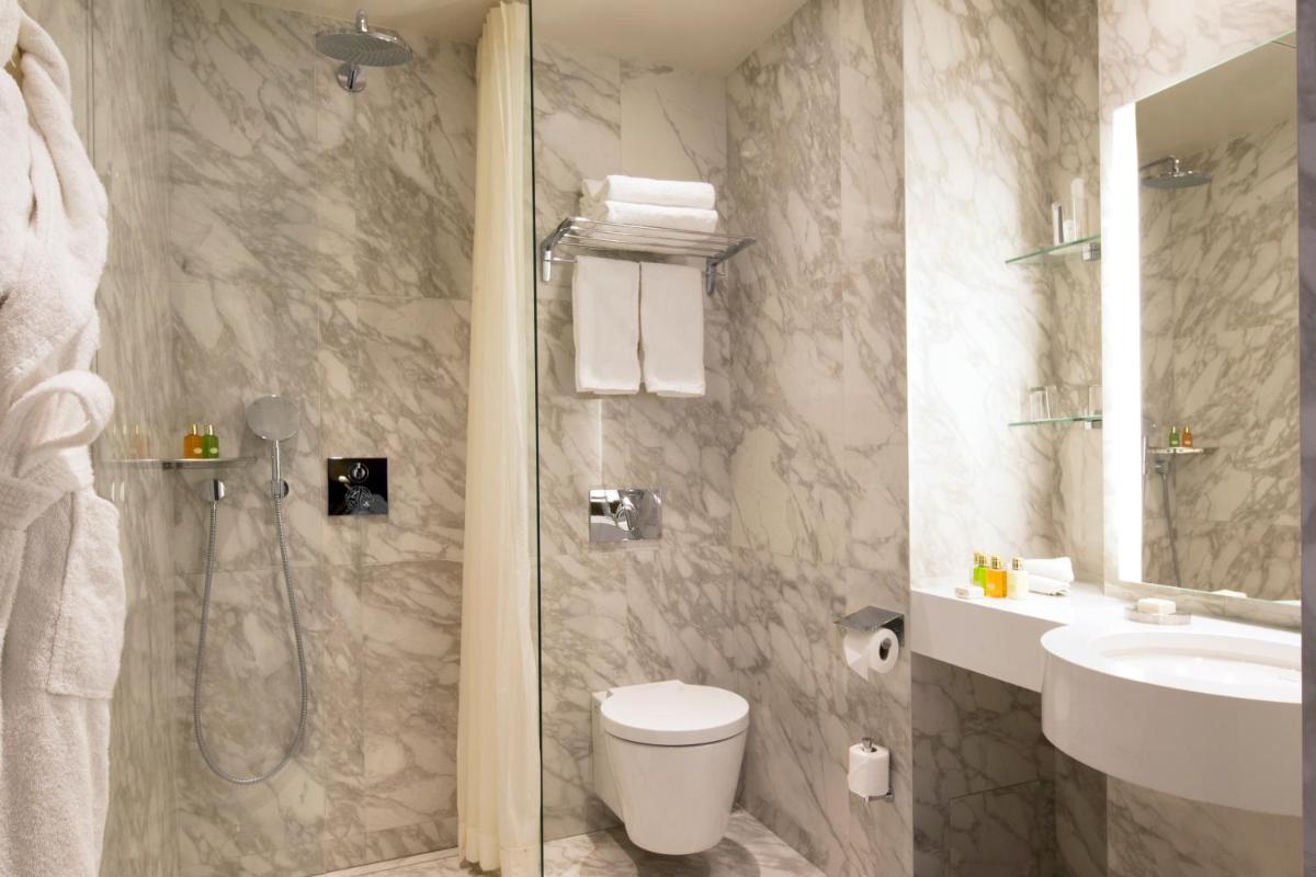 Salle de bains dans l'établissement Esprit Saint Germain