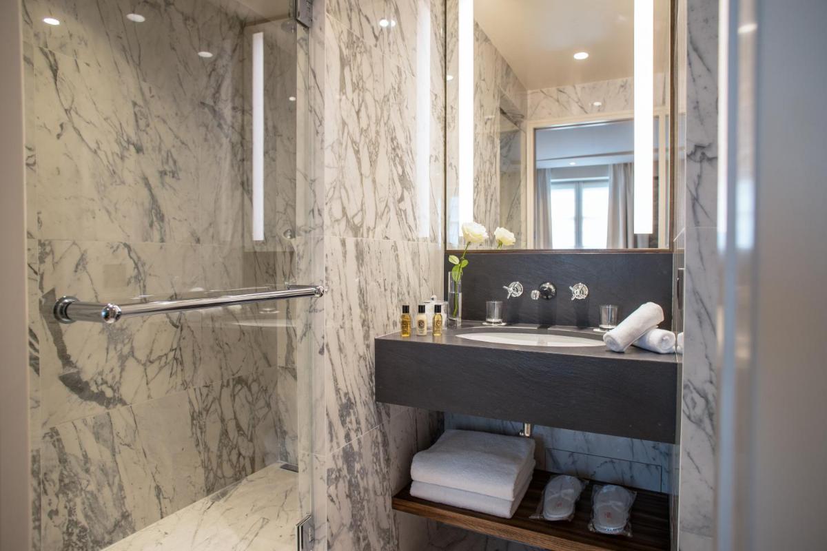 Salle de bains dans l'établissement Esprit Saint Germain