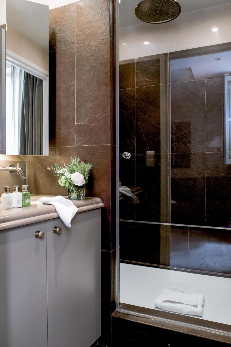Salle de bains dans l'établissement Esprit Saint Germain