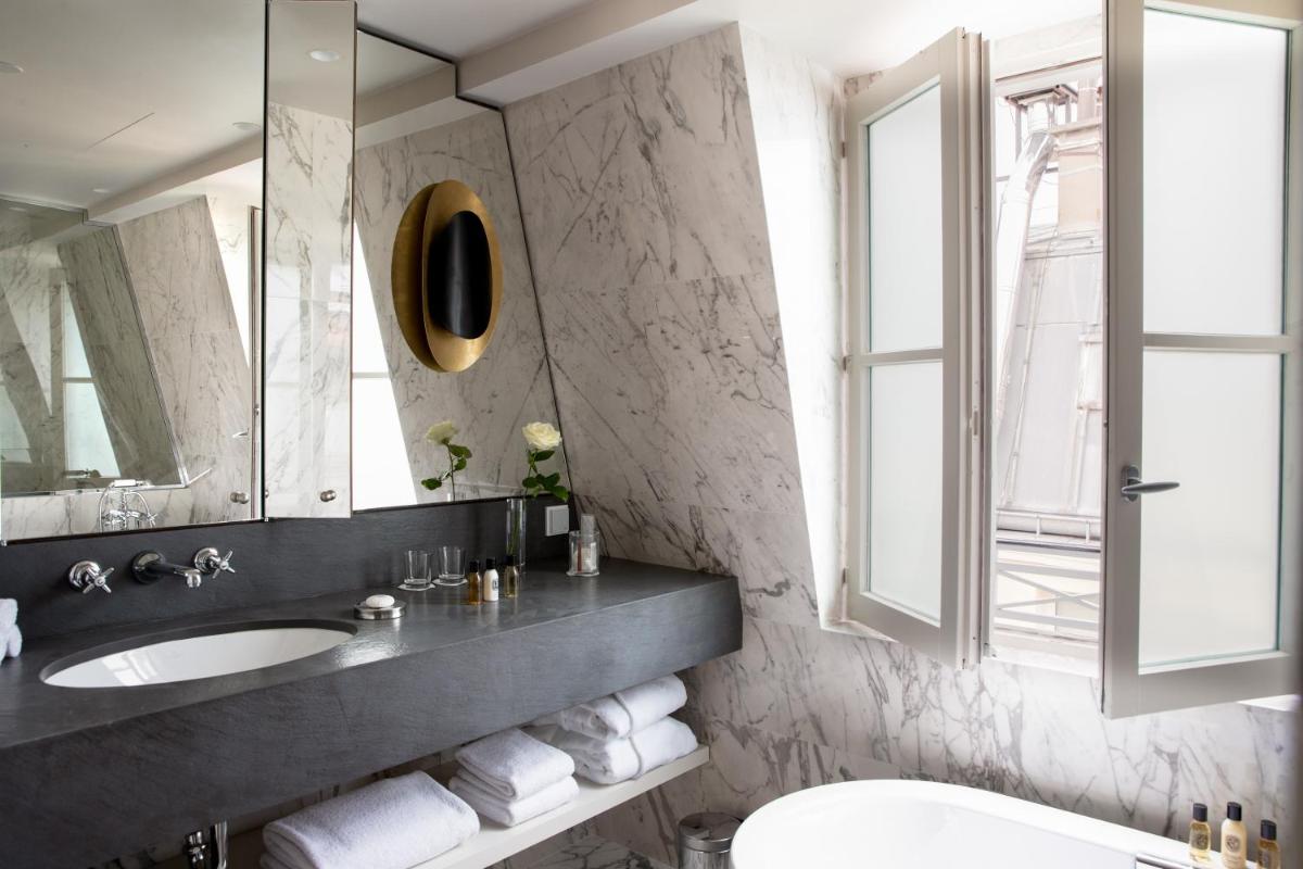 Salle de bains dans l'établissement Esprit Saint Germain