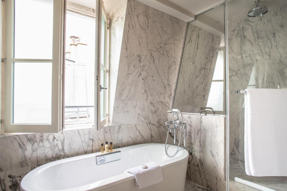 Salle de bains dans l'établissement Esprit Saint Germain