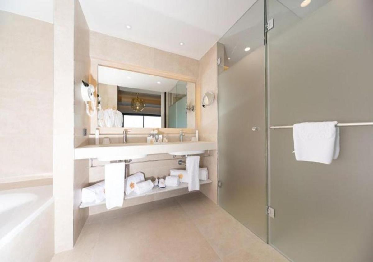 Un baño de GPRO Valparaiso Palace & Spa