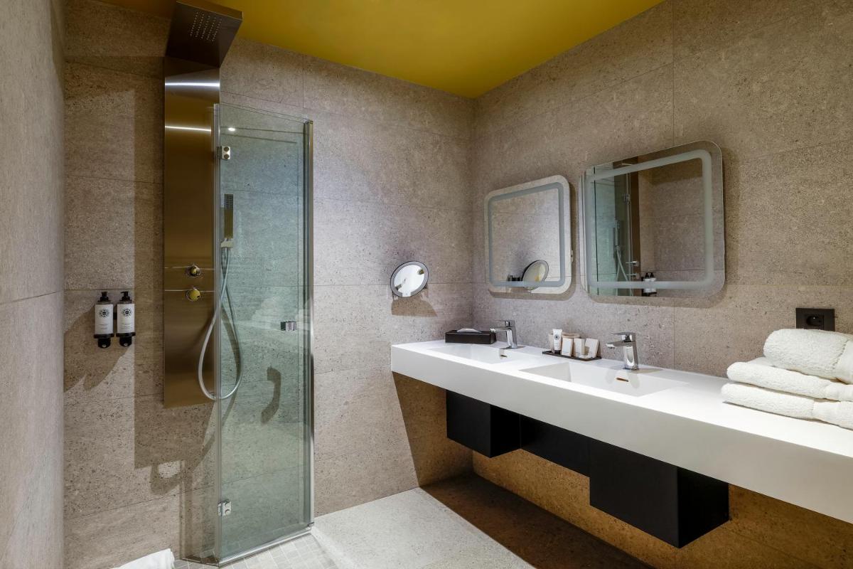 Salle de bains dans l'établissement Hotel Leprince, Best Western Premier Collection