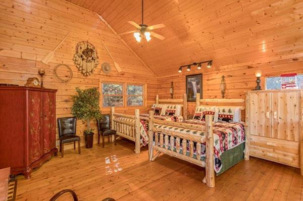 Smokey Max Cabin - Housity
