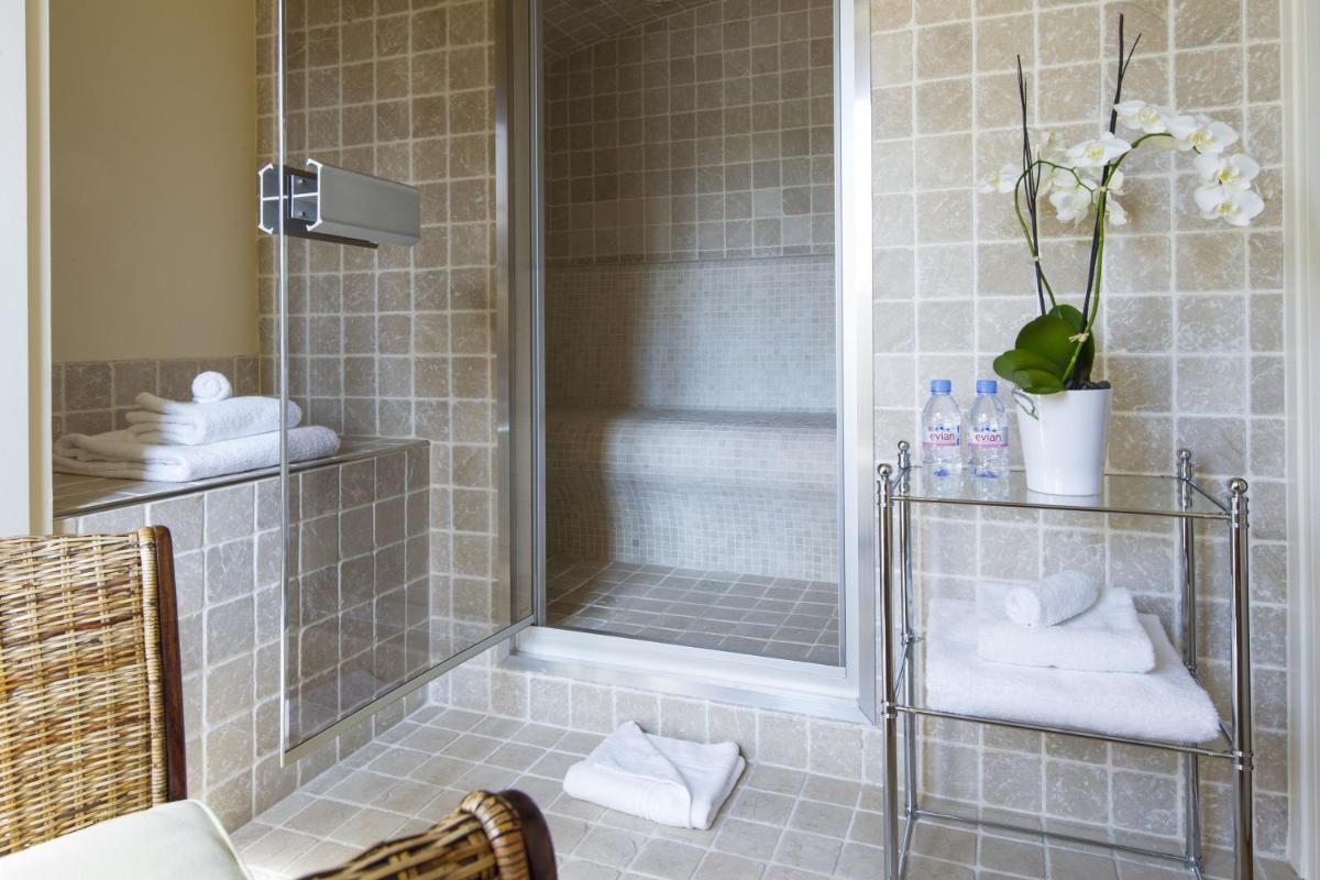 Salle de bains dans l'établissement Esprit Saint Germain