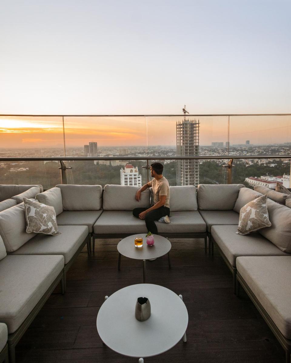 a man sitting on the top of a building at Shangri-La Bengaluru in Bengaluru a man sitting on the top of a building at Shangri-La Bengaluru in Bengaluru